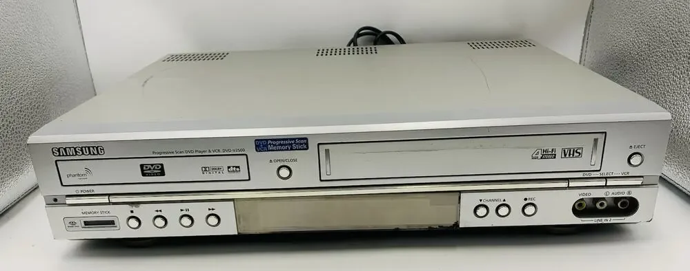 Samsung DVD-V2500 VHS DVD Combo 4 Head Hi-Fi S-Video Optical 480P 480I Recorder